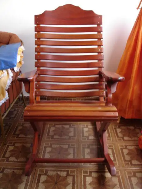 cadeira-de-balanco-de-madeira-2