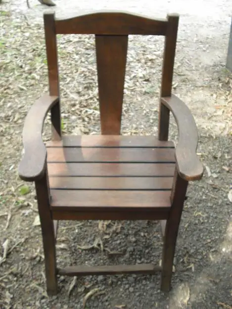 cadeira-de-madeira-com-braco-11