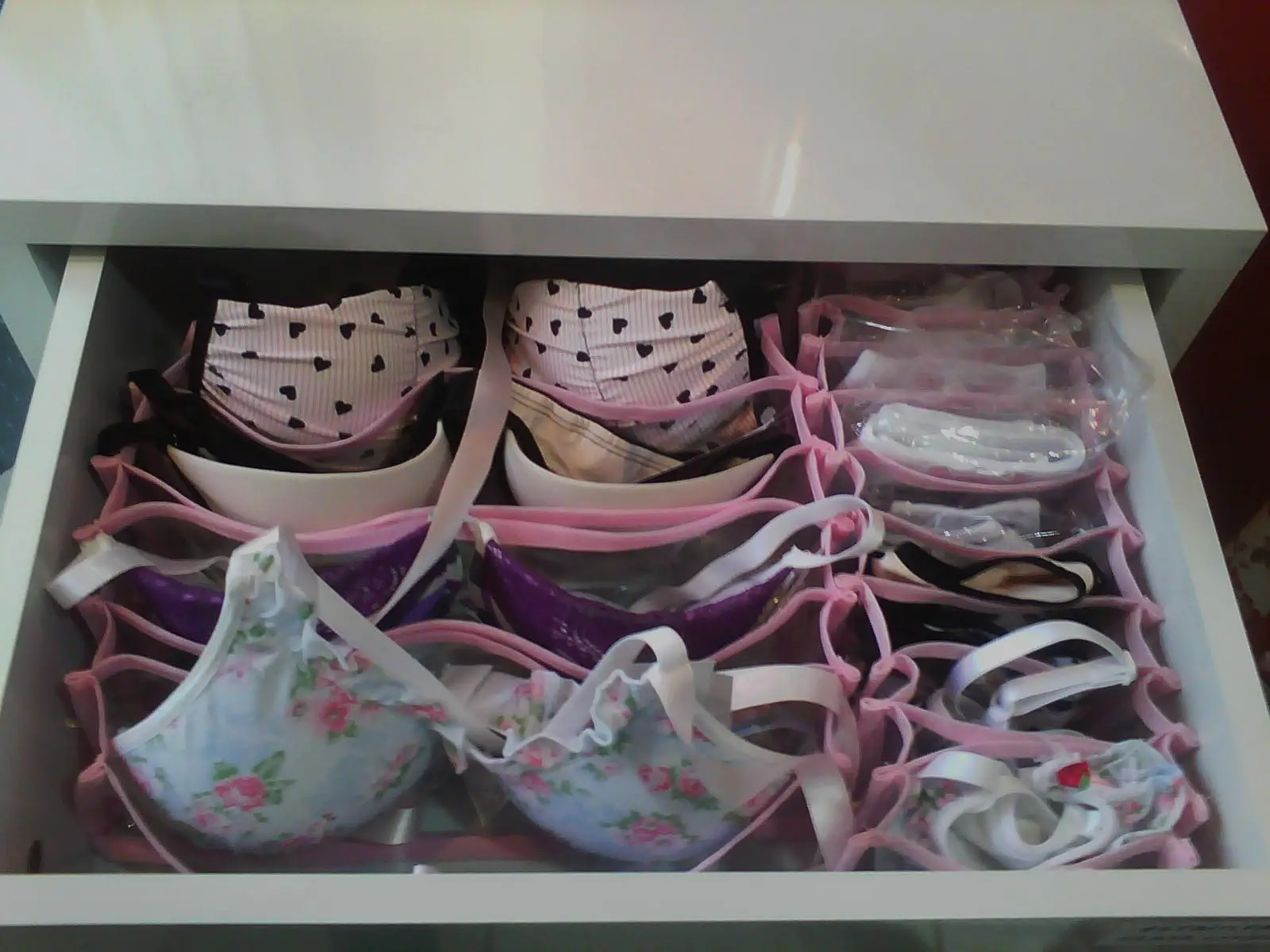 como-organizar-as-gavetas-com-lingeries-e-meias (14)
