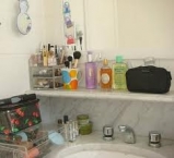 foto-cosmeticos-organizados-no-banheiro-08