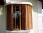 janela-sanfonada-de-madeira-15