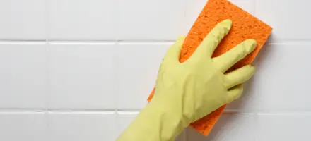 cleaning-bathroom-1