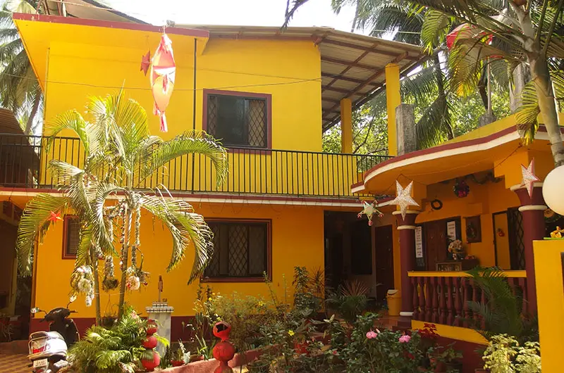 Casa Amarela com Jardim