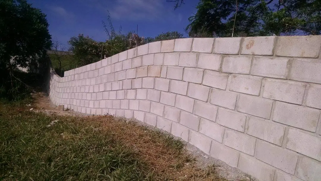 Muros de Divisa do Terreno (14)