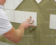Wandfliesen kleben Wall tile glue