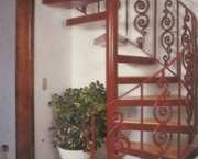 escada-caracol-de-madeira-14