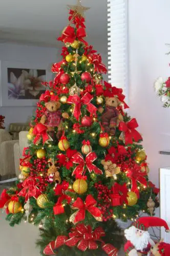 Árvore de Natal com Laço – Fitas e Enfeites | Imóveis Cultura Mix
