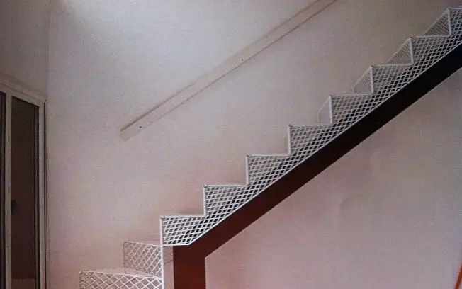 limpar-corrimao-de-escada (1)